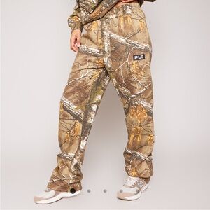 Camo Print Logo Badge Detail Straight Leg Sweatpants